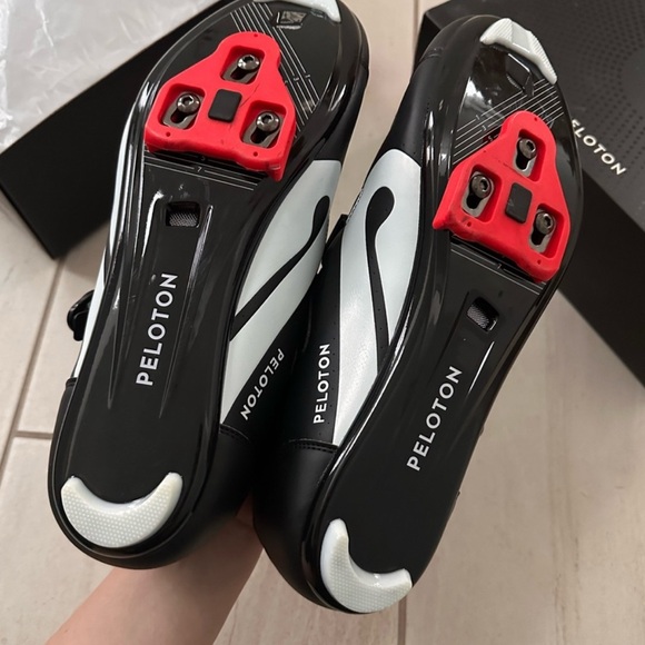 Peloton Men’s Cycling Shoes – Size 13.5, Black/Red – Excellent Condition - Picture 3 of 6